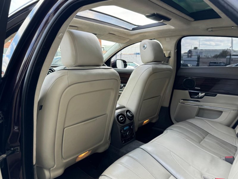 JAGUAR XJ