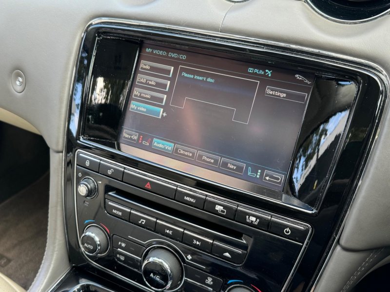 JAGUAR XJ