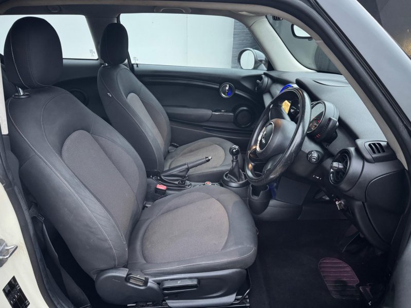 MINI HATCH