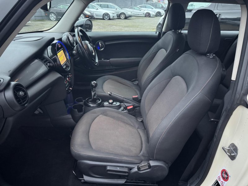 MINI HATCH